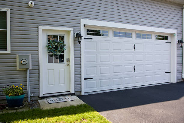 24/7 Emergency Garage Door Panel Replacement experts in St. Anne, IL